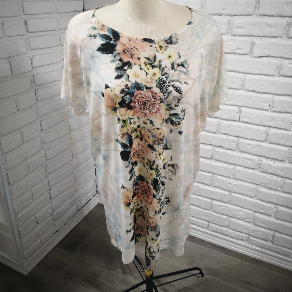 Paradisio Plus Ladies Size 3X Off White w/ Flower Pattern Short Sleeves Top
